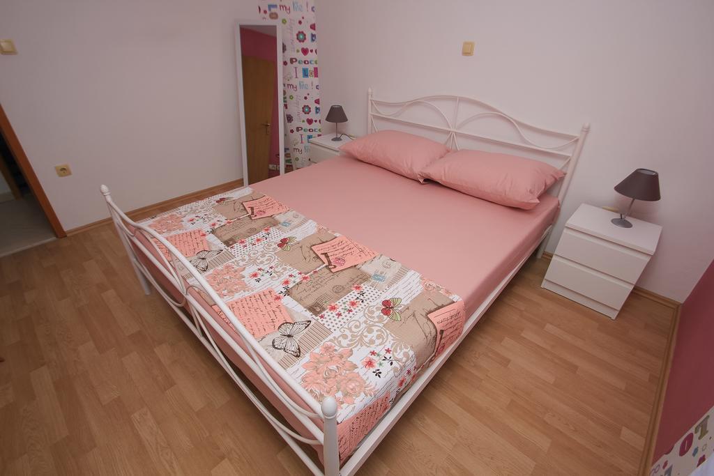 Apartment Lara Кастель-Нови Экстерьер фото